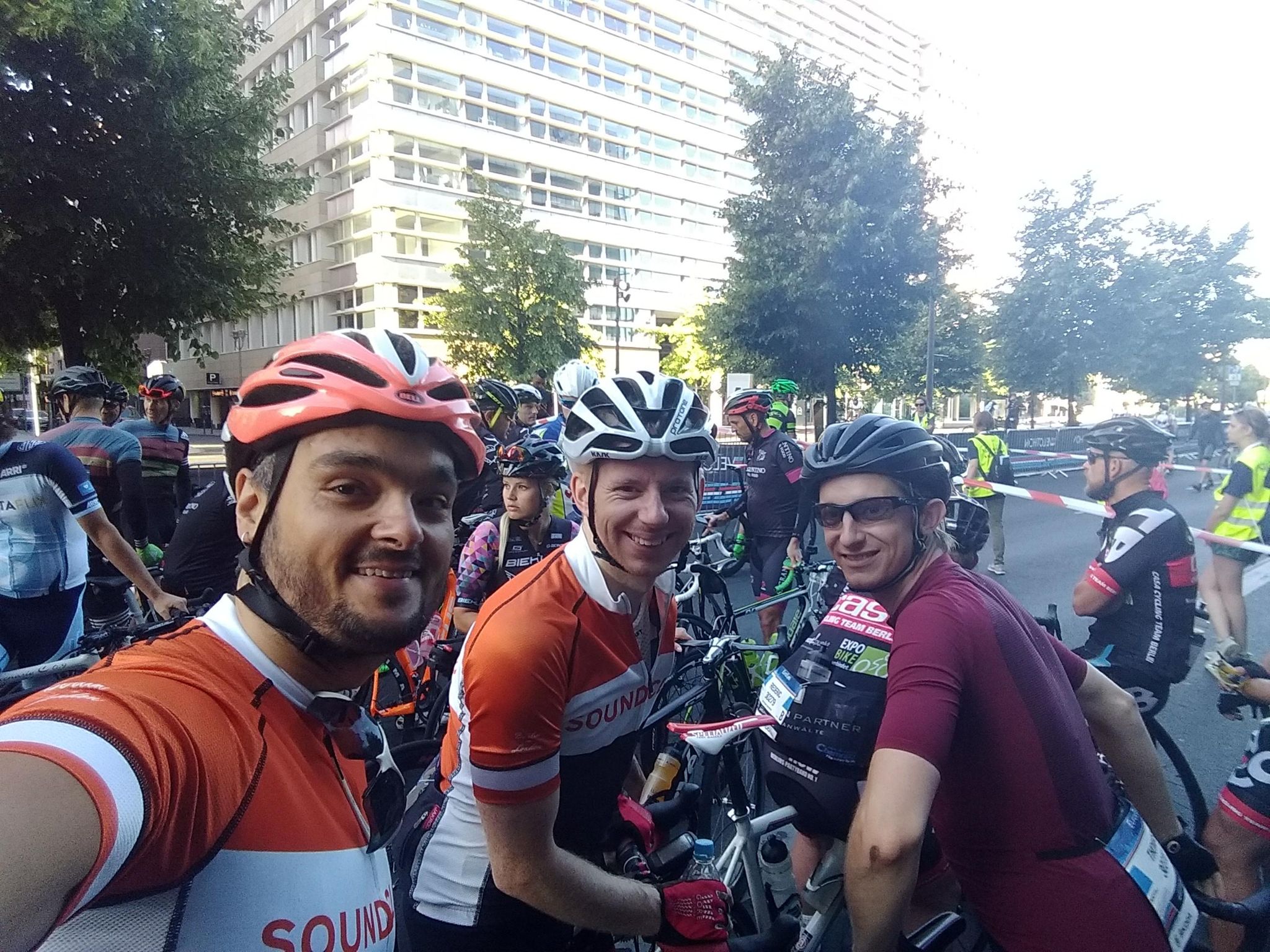 Sergio, Joe and Tom at the start Sergio, Joe and Tom at the start